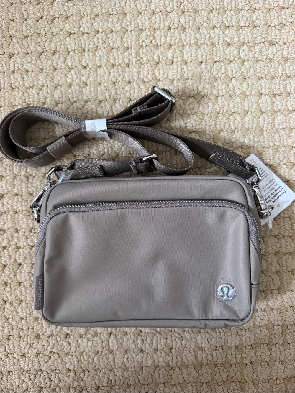 lululemon Everywhere Crossbody Bag in WSHG/SLVR (Silver)